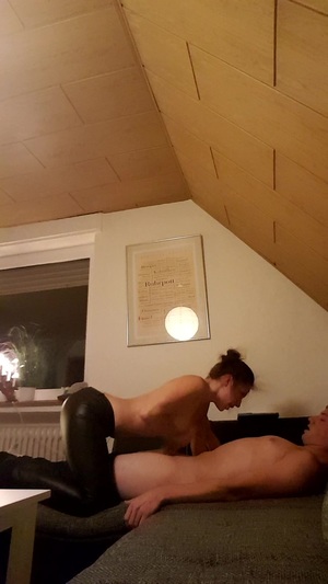 Schlampe Riesenschwanz Kostuem Massage